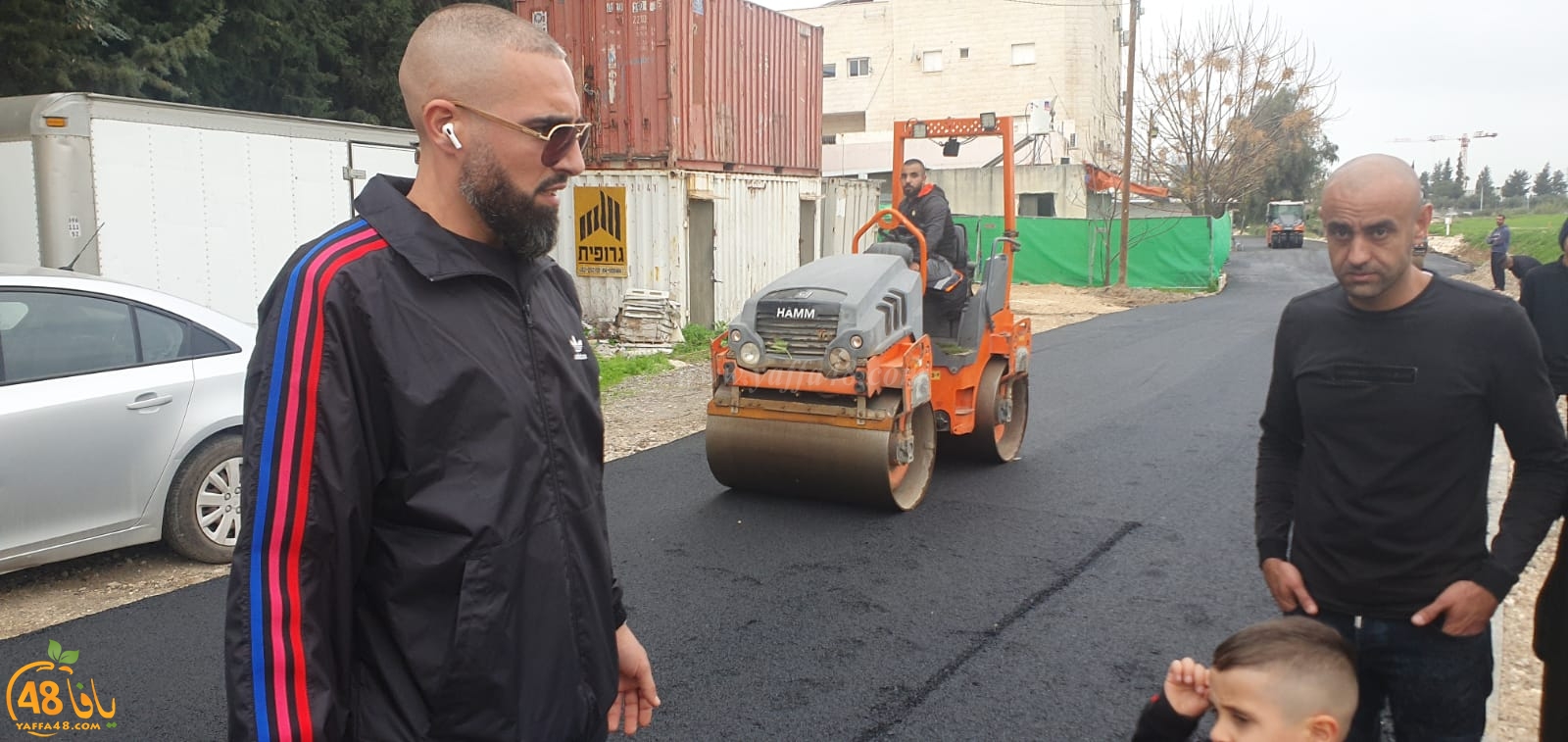 اللد: تعبيد شارع جديد في حي الواحة الخضراء بالمدينة